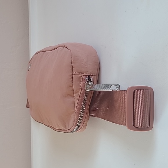 Lululemon Everywhere Belt Bag 1L Pastel Pink - Picture 6 of 14